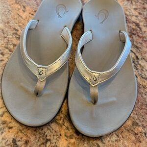 OluKai Kids Gold and Black Flip Flops Sandals